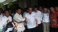 Ketua Umum (Ketum) Partai Gerindra Prabowo Subianto melakukan pertemuan dengan Kelompok Relawan Joko Widodo (Jokowi) yang tergabung dalam penyelenggara Musyawarah Rakyat (Musra). (Dok. Merdeka.com)
