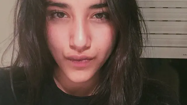 Potret Sabrina Alatas dengan Rambut Terurai (Instagram/@sab_sash)