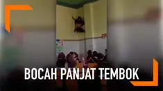 Ketika teman-teman lainnya sibuk belajar, bocah perempuan ini malah diam-diam memanjat tembok di pojokan kelas layaknya Spiderman.