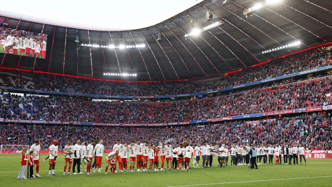Foto: Momen Suka Cita Vincent Company dan Tim setelah Bayern Munchen Kunci Gelar Juara Bundesliga