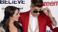 9 Desember, ibu Justin Bieber mengaku bahwa dia pun menyayangi Selena Gomez. (ROBYN BECK  AFP)