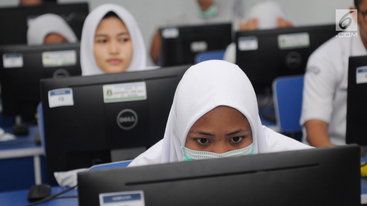 Hari Pertama Siswa SMA Tempuh UNBK