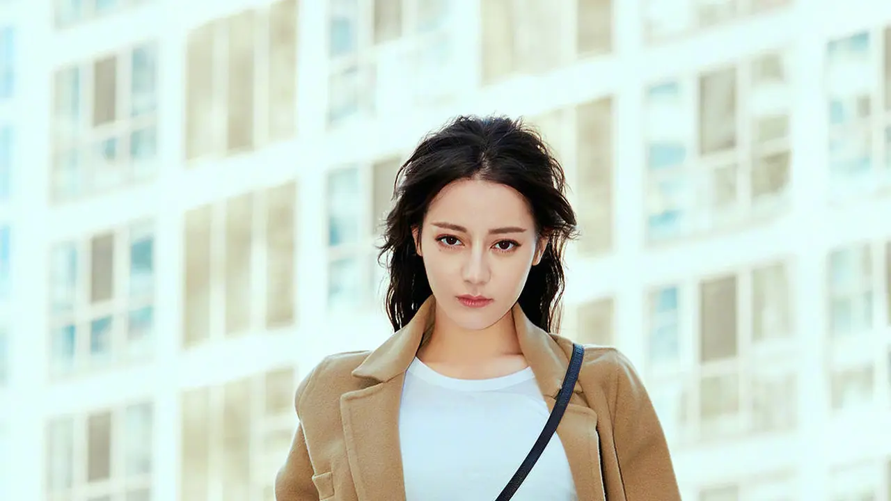 6 Potret Dilraba Dilmurat, Artis Asal China yang Curi Perhatian