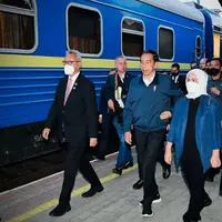 Presiden Jokowi melakukan kunjungan ke Ukraina, ia pun tampil kompak dengan Ibu Iriana (instagram/jokowi)