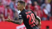 Tak mengherankan jika langkah Bayer Leverkusen amat perkasa musim ini, baik di kompetisi domestik maupun Eropa. Selain kejeniusan pelatih Xabi Alonso dalam meramu taktik, kehadiran para pemain baru yang didatangkan pada awal musim 2023/2024 juga ikut membantu performa Bayer Leverkusen yang sementara memimpin klasemen Bundesliga. Tercatat ada 6 pemain baru Bayer Leverkusen yang mampu mencetak gol di musim perdananya pada semua ajang kompetisi. Siapa saja? Ini dia keenam pemain baru tersebut. (AFP/Daniel Roland)