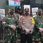 Kapolda Metro Jaya Irjen Pol Fadil Imran bersama Pangdam Jaya Mayjen TNI Dudung Abdurachman meninjau penerapan protokol kesehatan pencegahan Covid-19 di Stasiun Kota, Jakarta Barat, Kamis (4/2/2021). (Foto;Liputan6/Ady Anugrahadi)