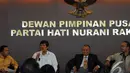 Advokat Tommy Sihotang (kedua kiri) mengatakan Presiden terpilih Joko Widodo harus bisa merevolusi mental rakyat Indonesia dalam memandang hukum yang hanya bersifat tertulis, Jakarta, Jumat  (10/10/2014) (Liputan6.com/Faisal R Syam)