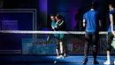 <p>Pasangan Raffi Ahmad dan Thoriq Halilintar merayakan kemenangan atas pasangan Saih Halilintar dan Fateh Halilintar dalam laga final ganda putra padel Turnamen Olahraga Selebriti Indonesia (TOSI) Season 4 di GOR UNJ, Rawamangun, Minggu (09/11/2025). (Bola.com/Bagaskara Lazuardi)</p>