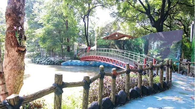 6 Potret Jogging Track Baru di Kebun Binatang Surabaya, Asri Banget