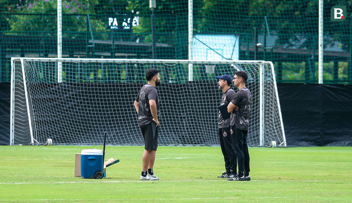 Hasil tersebut membuat Macan Kemayoran semakin berat untuk bersaing dalam perebutan juara BRI Super League musim 2025/2026. Mereka kini mengoleksi 52 poin atau terpaut sembilan poin dari pimpinan klasemen, Persib Bandung. (Bola.com/Bagaskara Lazuardi)
