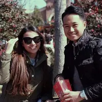 Aurel dan Zaki juga terlihat menghabikan waktu dengan berlibur ke Shanghai Disneyland Park. "i never want to stop making memories with you," tulis Aurel seabgai keterangan foto. (Foto: instagram.com/aurelie.hermansyah)