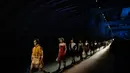 Rumah mode mewah asal Prancis, Louis Vuitton baru saja menggelar fashion show untuk koleksi Pre-Fall 2023 di jembatan Jamsugyo, Seoul.  [Foto: Louis Vuitton].