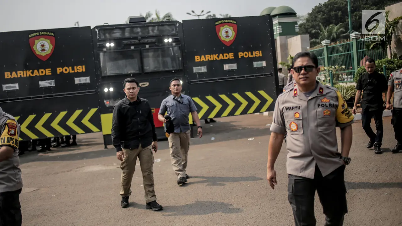 Kawat Berduri di Gedung DPR