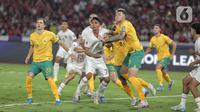 Pemain timnas Indonesia saat berlaga melawan Australia pada pertandingan kedua Grup C putaran ketiga Kualifikasi Piala Dunia 2026 Zona Asia di Stadion Utama Gelora Bung Karno, Jakarta, Selasa (10/9/2024). (Liputan6.com/Angga Yuniar)