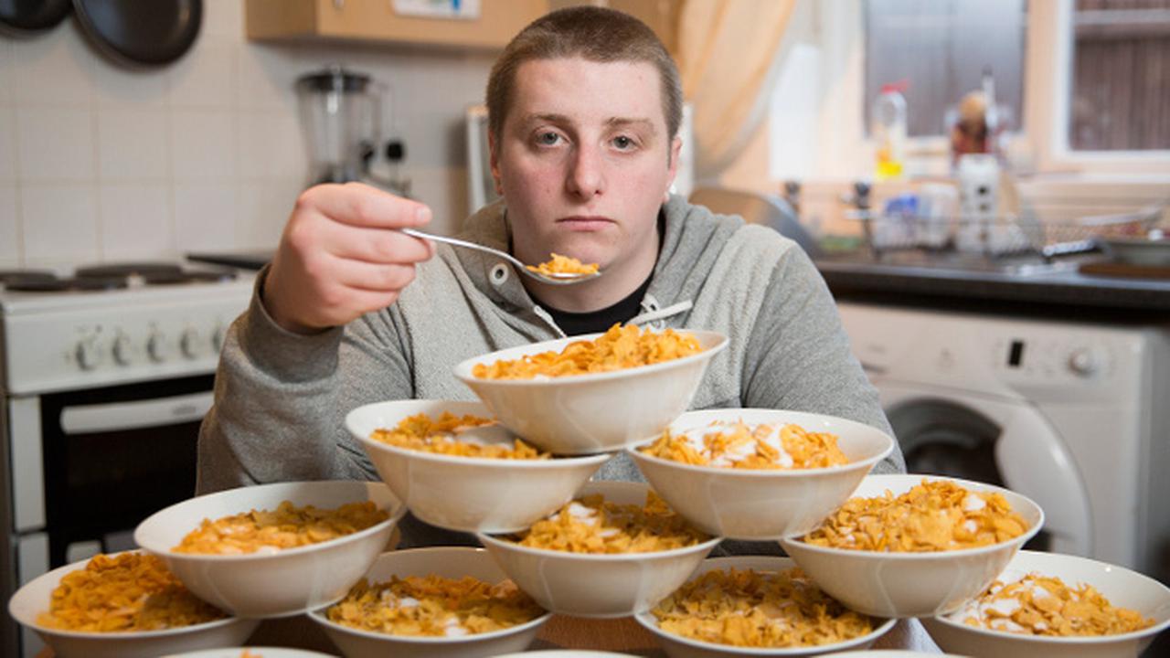 Kecanduan, Pria ini Makan 140 Sendok Gula Setiap Hari