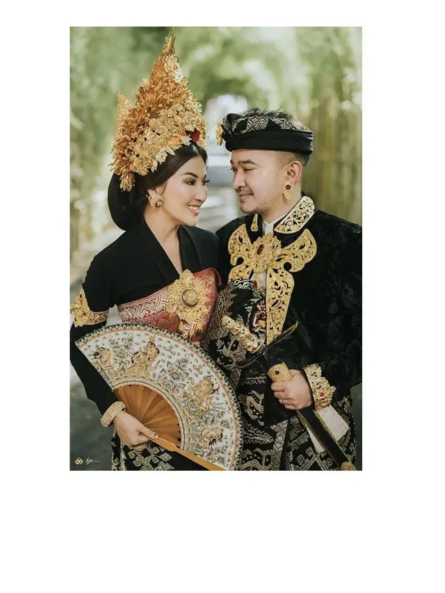 7 Gaya Pemotretan Keluarga Ruben Onsu dengan Baju Adat Bali, Curi Perhatian