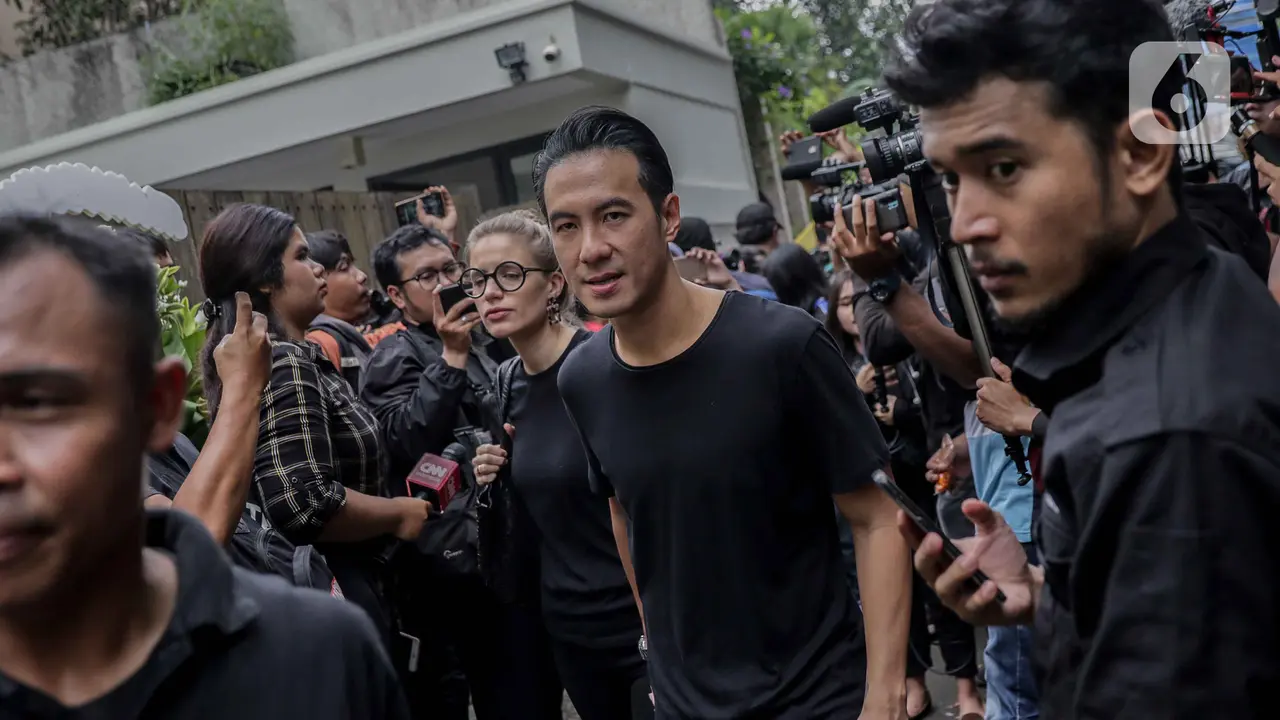 Artis hingga Politisi Melayat ke Rumah Duka Suami Bunga Citra Lestari