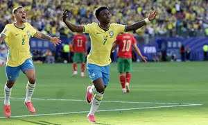 Pemain Timnas Brasil, Vinicius Junior, merayakan gol yang dicetaknya ke gawang Maroko dalam laga pertama Grup C Piala Dunia 2026 di East Rutherford, New Jersey, Minggu (14/6/2026) pagi WIB. (AP Photo/Adam Hunger)