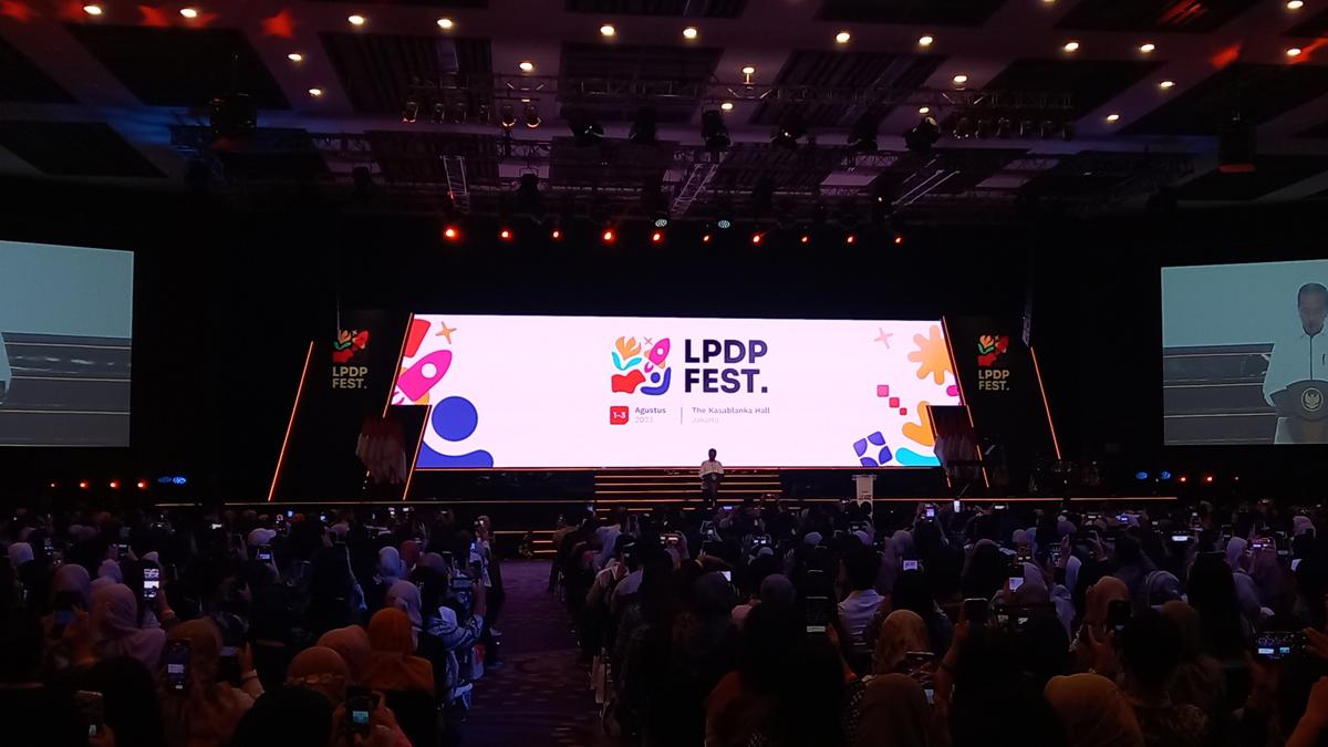 Jokowi ke Penerima Beasiswa LPDP: Meskipun Gaji di Sini Lebih Rendah, Tetap Pulang