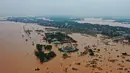Foto dari udara menunjukkan area yang tergenang banjir di Quang Tri, Vietnam, 13 Oktober 2020. Bencana alam, terutama hujan lebat dan banjir, telah menyebabkan 28 orang tewas dan 12 lainnya hilang di wilayah tengah dan Dataran Tinggi Tengah Vietnam selama beberapa hari terakhir. (Xinhua/VNA)