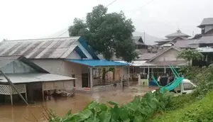 Banjir yang terjadi di Pulau Lembeh, Kota Bitung, Sulut, pada Minggu (7/4/2024).