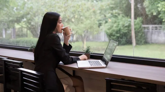 Ingin Tetap Fit saat Musim Hujan? Ikuti Tips Ini agar Tubuh Sehat dan Terhindar dari Sakit! (Foto: Freepik/jcomp)