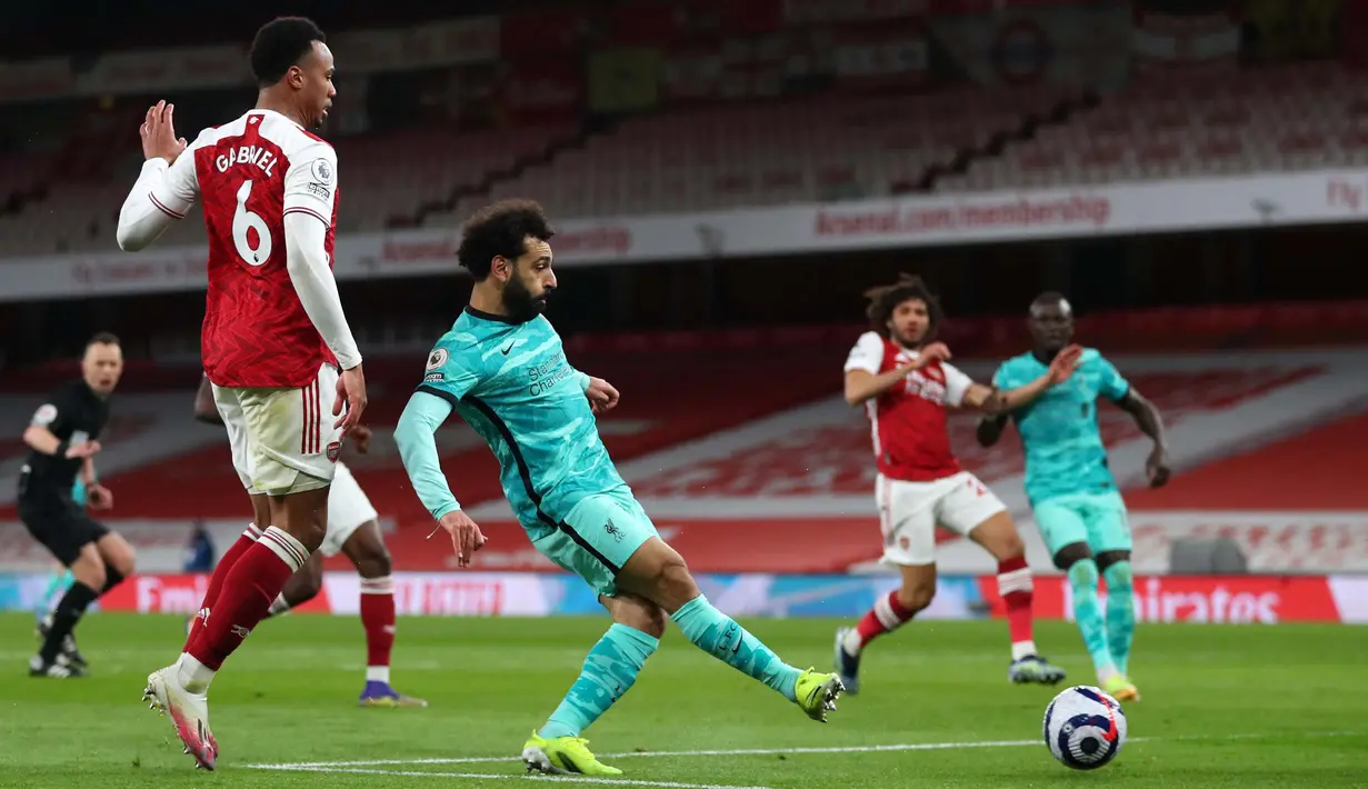 Mohamed Salah sukses menggandakan skor di menit ke-68. Setelah merangsek ke kotak penalti, pemain Mesir itu mampu menaklukkan Bernd Leno lewat sepakan kaki kanan. (Foto: AFP/Pool/Catherine Ivill)