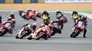 Pembalap memulai MotoGP Prancis 2022 di Sirkuit Bugatti, Le Mans, Prancis, 15 Mei 2022. Pembalap Gresini Racing Enea Bastianini berhasil menang dramatis di MotoGP Prancis 2022. (JEAN-FRANCOIS MONIER/AFP)
