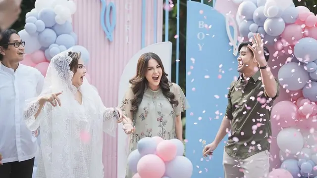 Kevin Aprilio dan Vicy Melanie jalani gender reveal (Instagram/vicymelanie)