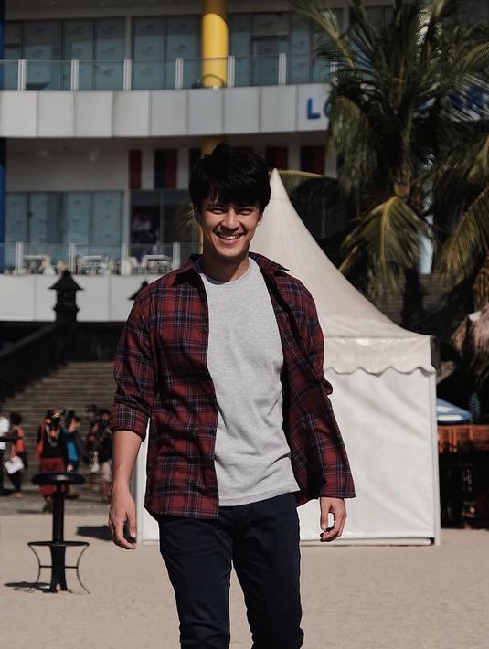 FOTO: Gaya Kasual Morgan Oey, Simpel dan Keren - Hot ...