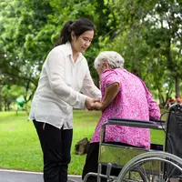 Merawat ibu./Copyright shutterstock.com/g/CGN089
