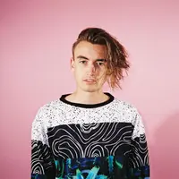 Gnash menggandeng penyanyi muda Olivia O'Brien di lagu berjudul 'I Hate U, I Love U'. (via casenkreation.tumblr.com)