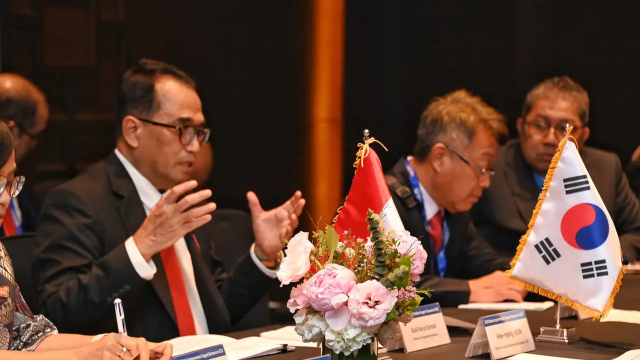 Menteri Perhubungan Budi Karya Sumadi membahas kerja sama sektor penerbangan bersama dengan pemerintah Korea Selatan. Salah satunya soal pelayanan penerbangan ke titik-titik pusat pariwisata.
