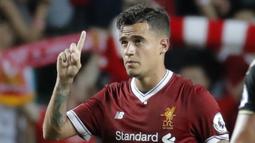2. Philippe Coutinho -  Philipe Coutinho tampil gemilang saat bersama Liverpool dan kariernya mulai pesat serta dianggap pantas mengenakan nomor 10 di Liverpool. Coutinho menjadi playmaker handal yang mudah mengacak-acak barisan pertahanan lawan. (AP Photo/Kin Cheung, File)