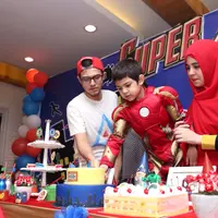 Ulang tahun kelima anak Risty Tagor dari pernikahannya sebelumnya, dengan Rifky Balweel. Acara berlangsung meriah karena Arsen Raffa Baleweel dihadiri oleh kedua orangtua. (Andy Masela/Bintang.com)