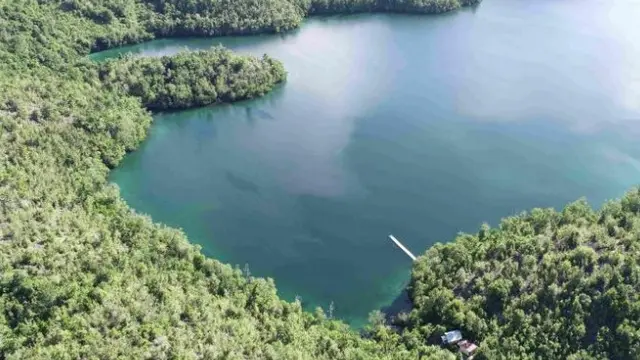 Danau Paisu Batongan di Desa Wisata Mbuang-Mbuang