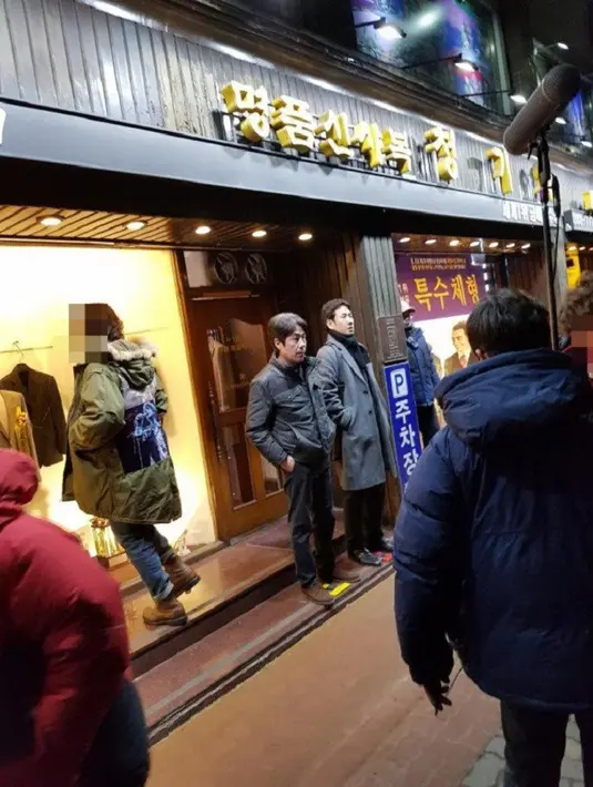 My Ahjussi sendiri menceritakan tentang tiga orang ahjussi yang harus bertahan hidup dengan masalahnya masing-masing. (Foto: Allkpop.com)