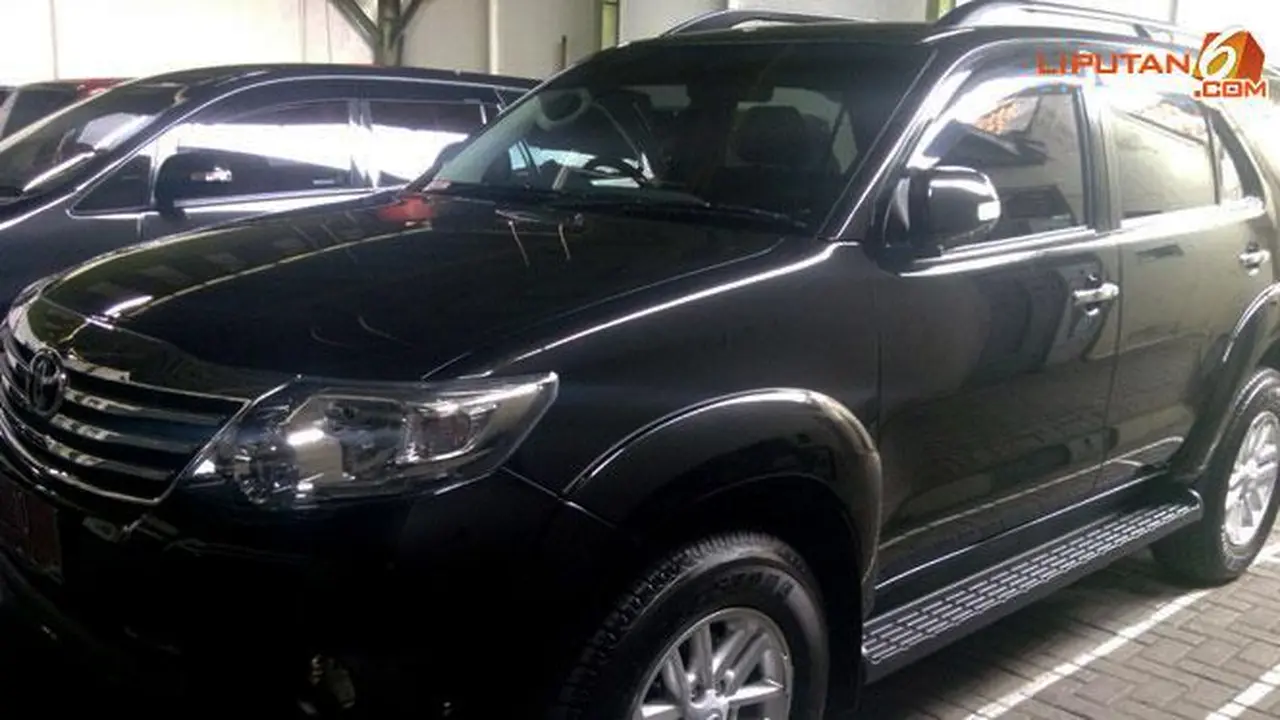 Mobil Dinas