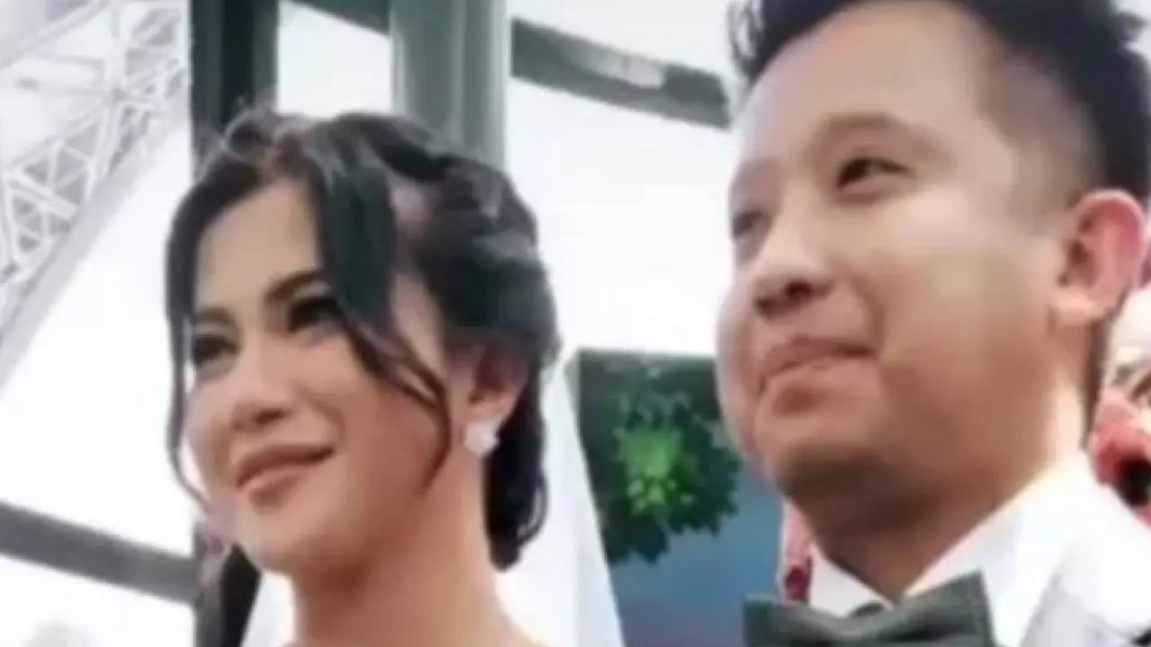 Lepas Masa Lajang, Ini 7 Potret Pernikahan Presenter Dita Fakhrana di Singapura