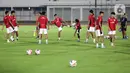 Saat menggelar sesi latihan di Stadion Madya, Kompleks Gelora Bung Karno, Senayan, Jakarta, Kamis (10/7/2025), Timnas Indonesia U-23 berkekuatan 25 pemain. (Liputan6.com/Helmi Fithriansyah)
