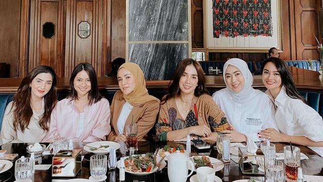 Sempat Berseteru, Ini 6 Potret Olla Ramlan Bersama Geng Sosialita Tanpa Nindy Ayunda