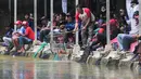 Peserta mengikuti turnamen Jurnalis Mancing Indonesia di Kolam Pemancingan Deluna, Depok, Sabtu (6/4). Turnamen yang diikuti 120 peserta se-Jabodetabek dan Bandung memperebutkan piala Menteri Desa PDTT dan total uang tunai Rp 32 juta. (Liputan6.com/HO/Eko)