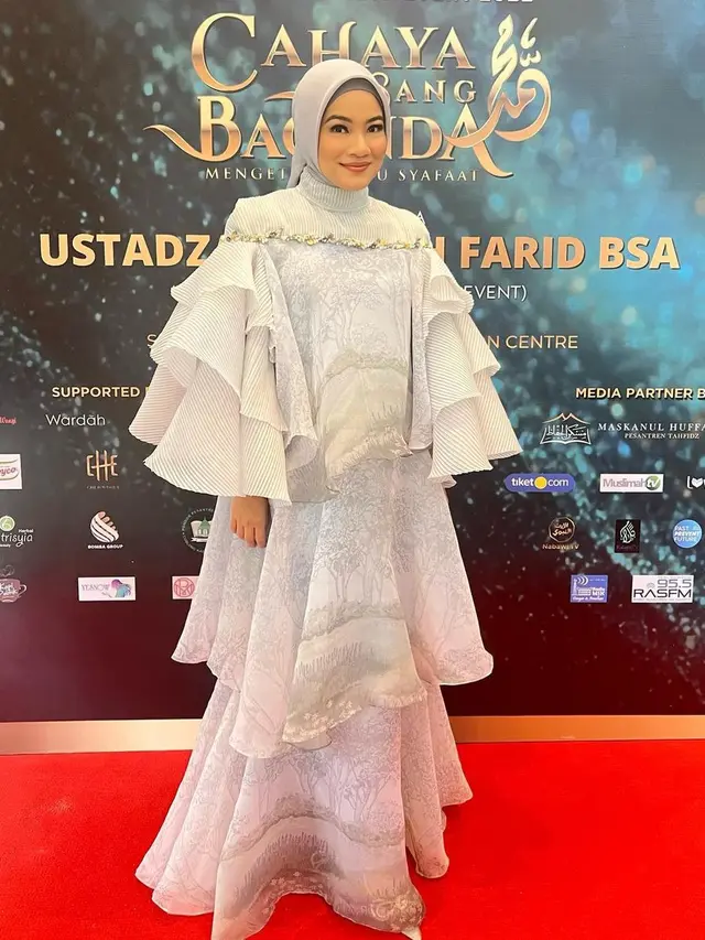 7 Pesona Titi Kamal Tampil Berhijab dalam Islamic Mega Event 2022, Banjir Pujian