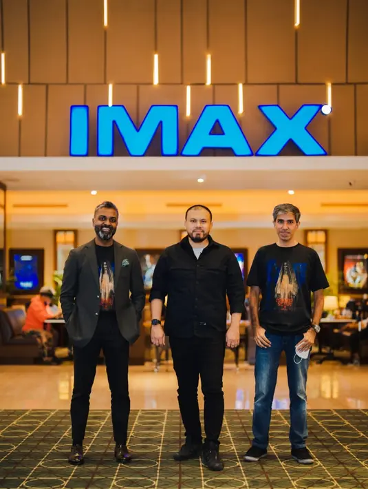 Vice President Theatre Sales: India, South East Asia, Australia and New Zealand IMAX, Preetham Daniel, menyambut hangat Pengabdi Setan 2: Communion sebagai yang pertama di Asia Tenggara, dirilis dalam format IMAX. Pihaknya punya alasan khusus mengapa memilih film ini untuk menjalani proses DMR. “Pengabdi Setan 2: Communion adalah IP kuat dan mempunyai teknis berkualitas tinggi sehingga layak mendapat treatment IMAX,” urainya. (Foto: Dok. Poplicist)
