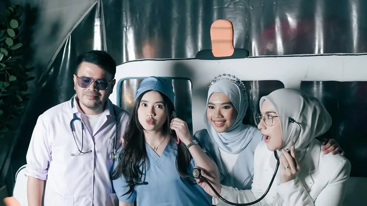 Irish Bella Jadi Dokter Cantik saat Rayakan Ulang Tahun Putri Sambungnya