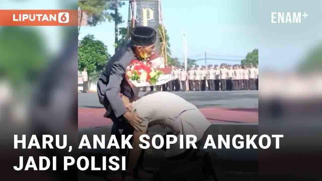 Media sosial dibuat haru oleh momen kelulusan polisi di SPN Polda Jabar 2022. Seorang pria yang lulus menjadi anggota Polri itu memberi bunga kepada sang ayah. Ia juga mencium kaki sang ayah yang beprofesi sebagai sopir angkot.