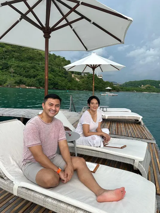 Sekedar informasi, Dian dan Anjasmara menikah sejak 17 Juni 1999 silam. Dari pernikahannya, dikaruniai dua orang anak, Arka Setya Andipa Asmara dan Sasikirana Zahrani Asmara. Keduanya juga memiliki anak angkat. [Instagram/anjasmara]