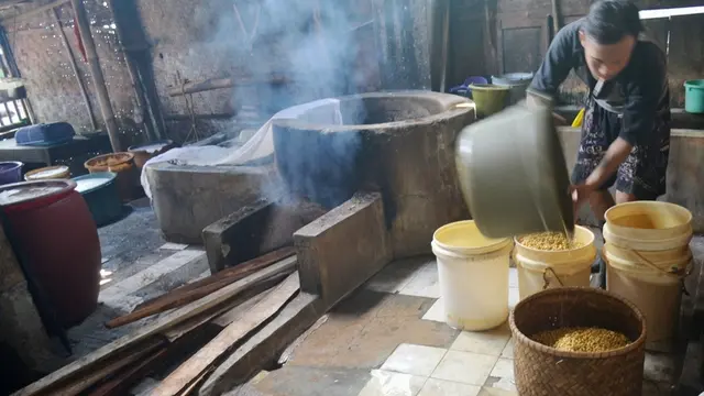 Lebih dari seperempat jumlah keluarga di Desa Kalisari bertumpu pada produksi tahu. (Foto: Liputan6.com/Muhamad Ridlo)