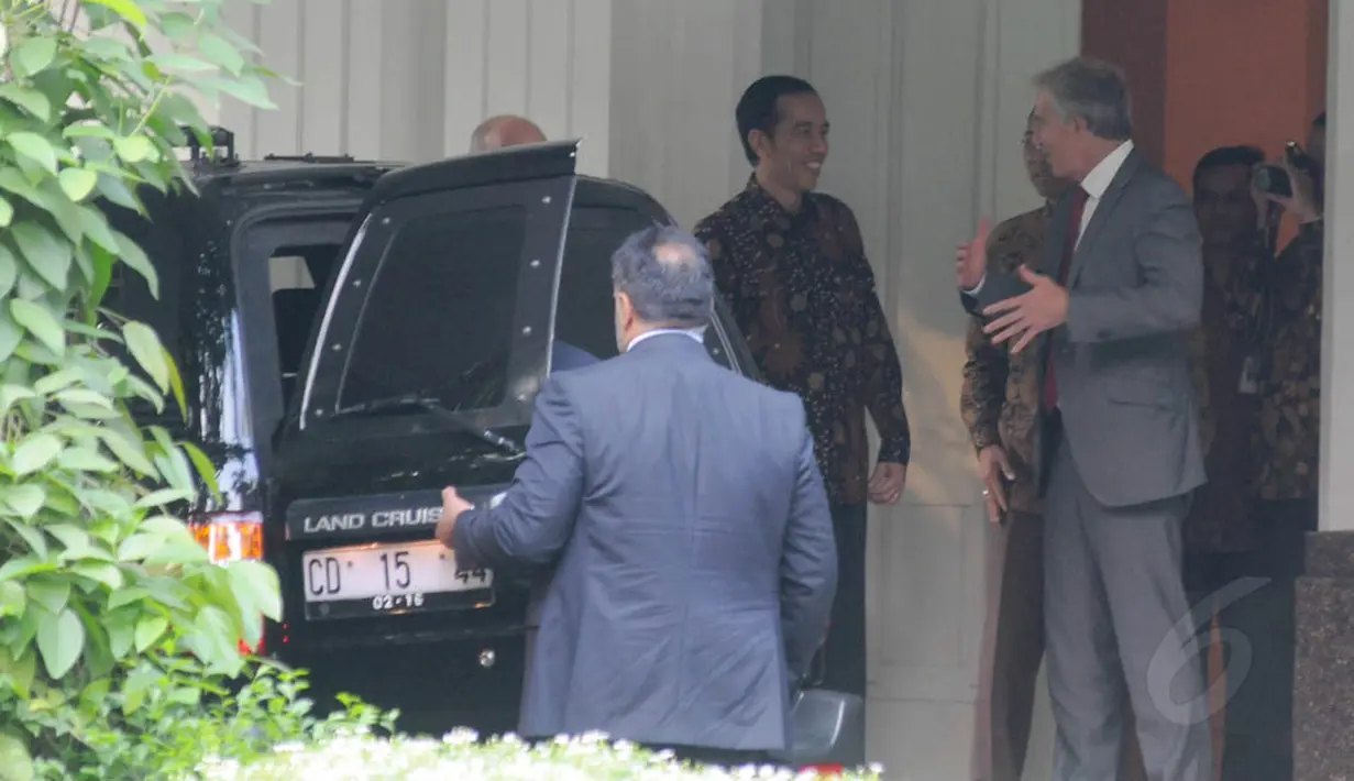 Usai pertemuan, Tony Blair beserta rombongan meninggalkan rumah dinas Jokowi, Jakarta, (11/9/14). (Liputan6.com/Herman Zakharia)