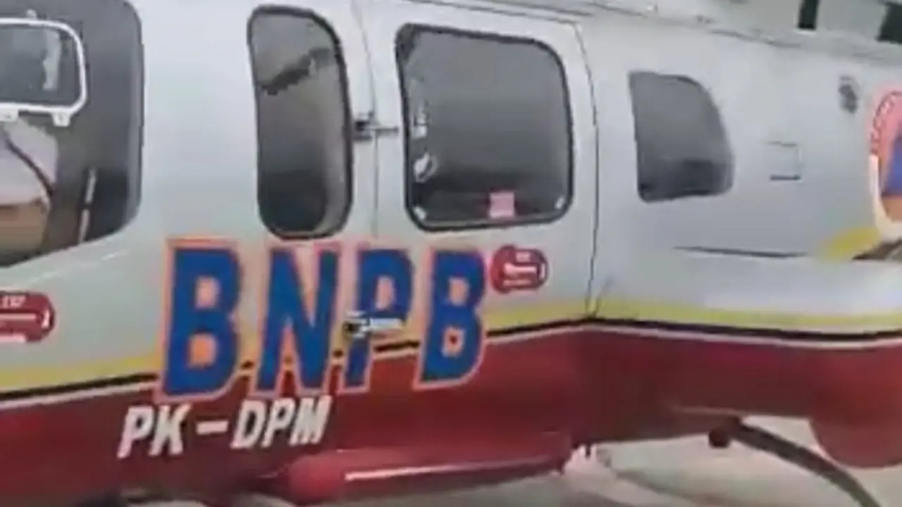 Tangkapan layar helikopter BNPB yang dipakai Ketua DPRD Riau ke Kabupaten Bengkalis.